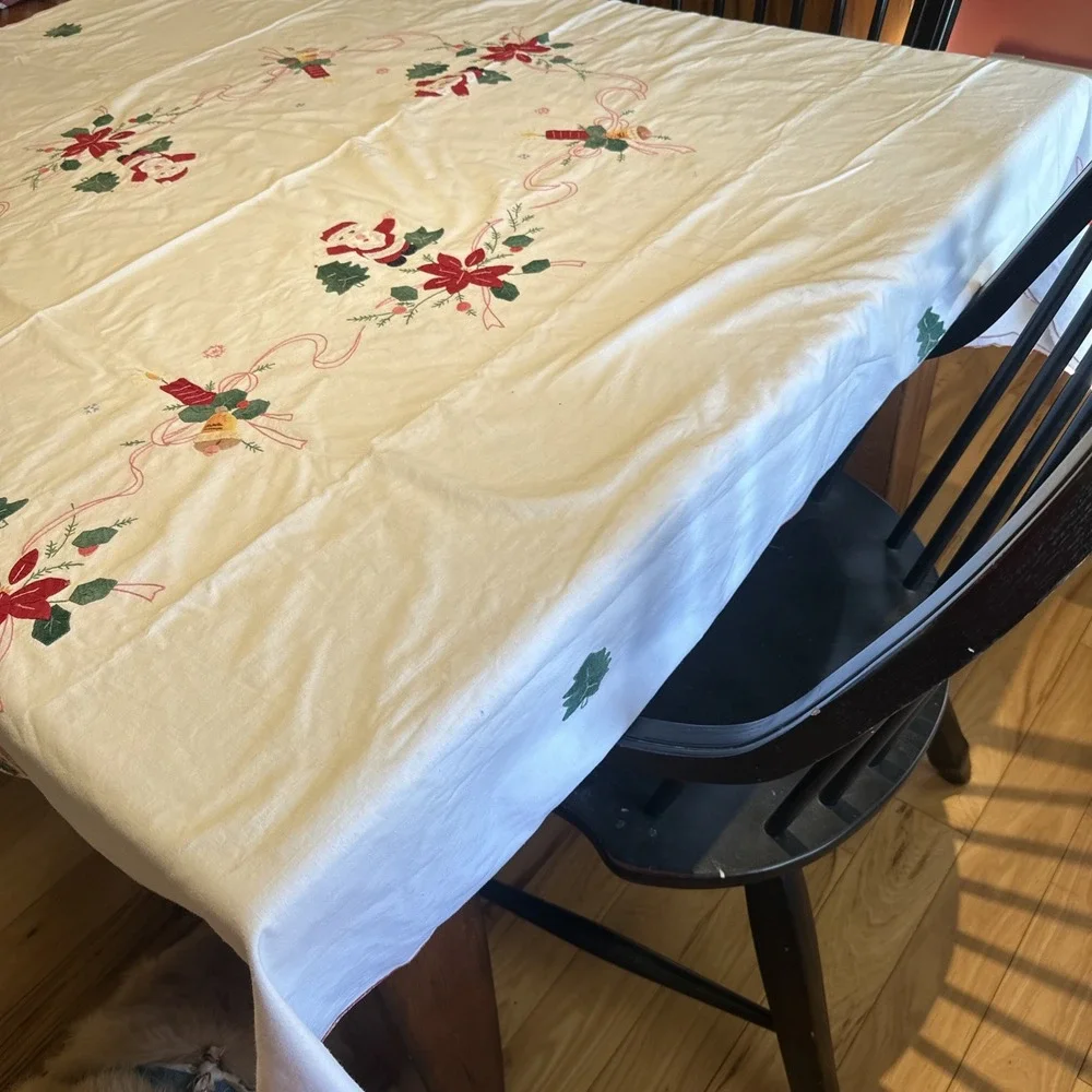 Vintage 1950's Christmas Appliqué‎ & Embroidered Santa TableCloth 112